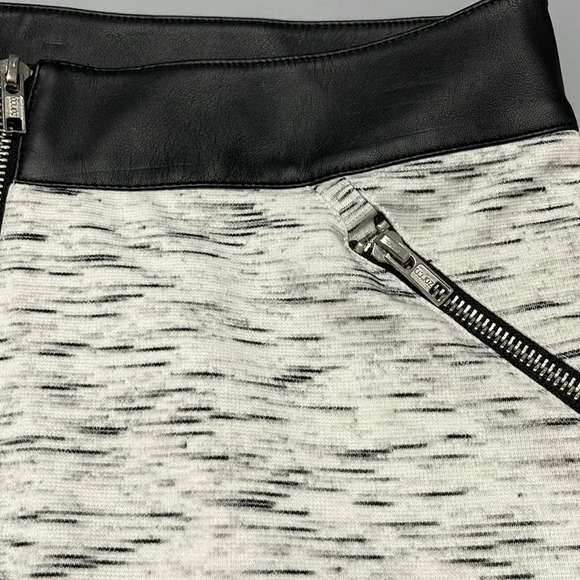 Rock & Republic Knit Zippered Mini Skirt With Leather Trim‎ Size Small - Picture 5 of 10